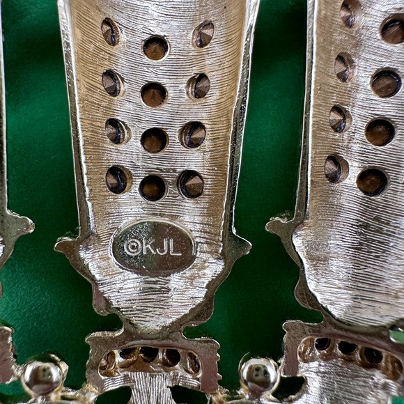 Vintage KENNETH JAY LANE ⭐️ Gold-Plated Lantern Brooch with Rhinestones - Picture 3 of 5